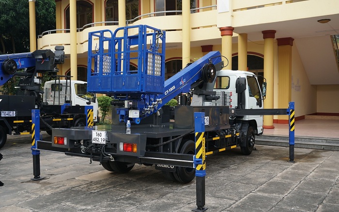 Thuê xe nâng người cắt kéo dài hạn Hải Phòng