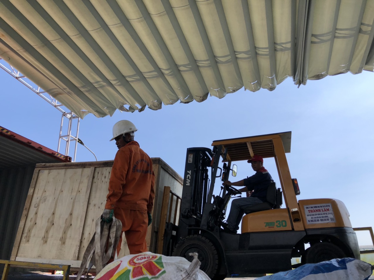 Dịch vụ nâng hàng tại Hải Phòng