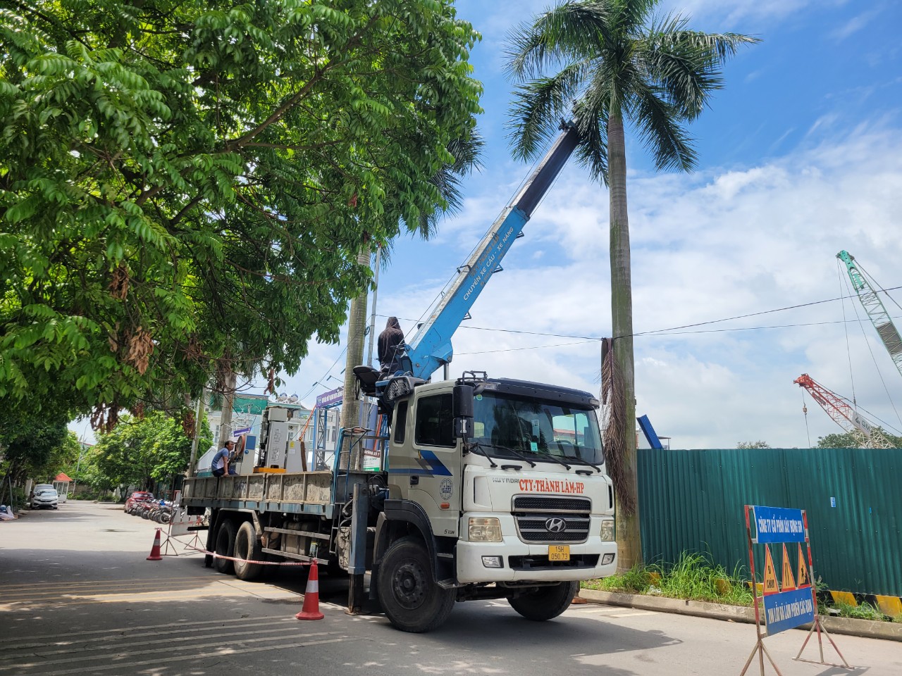 Thuê xe cẩu dài hạn lắp dựng kết cấu thép Hải Phòng